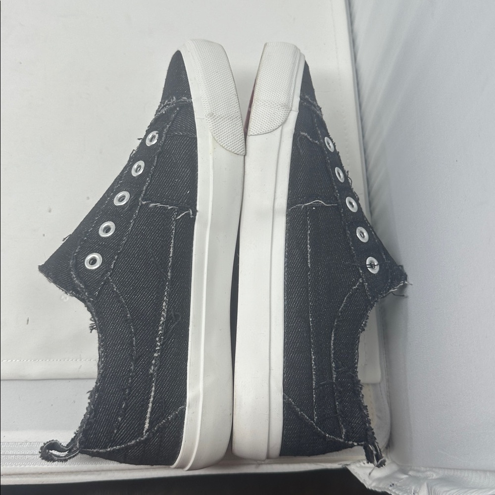 Corkys Size 6 - Picture 2 of 7